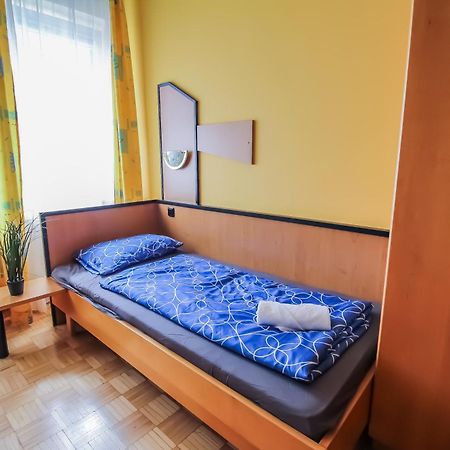 Cozy Rooms - U3 Hutteldorferstrasse Viena Exterior foto