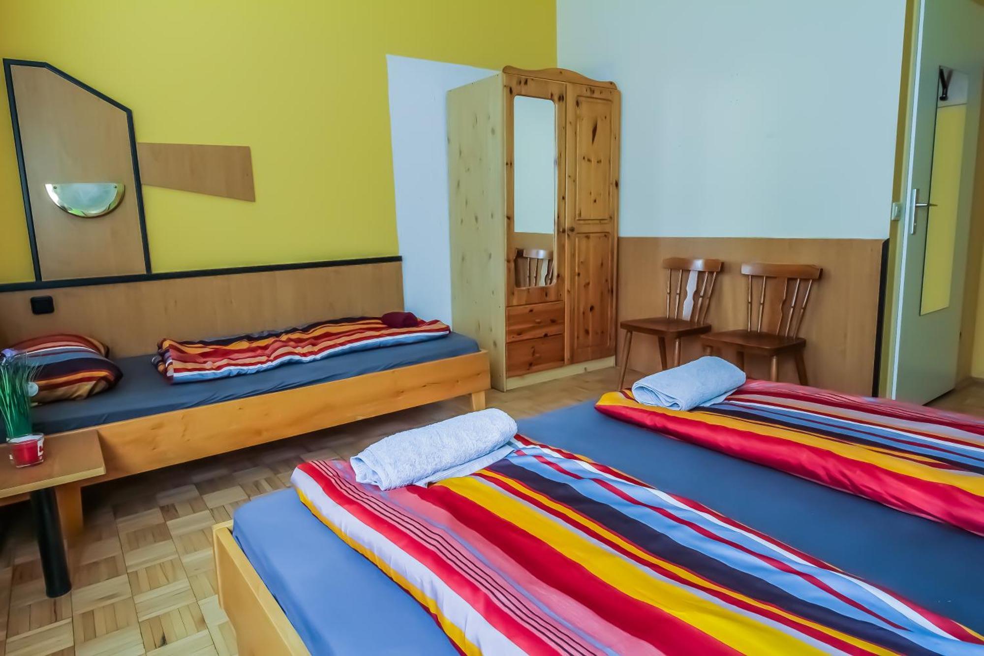 Cozy Rooms - U3 Hutteldorferstrasse Viena Exterior foto