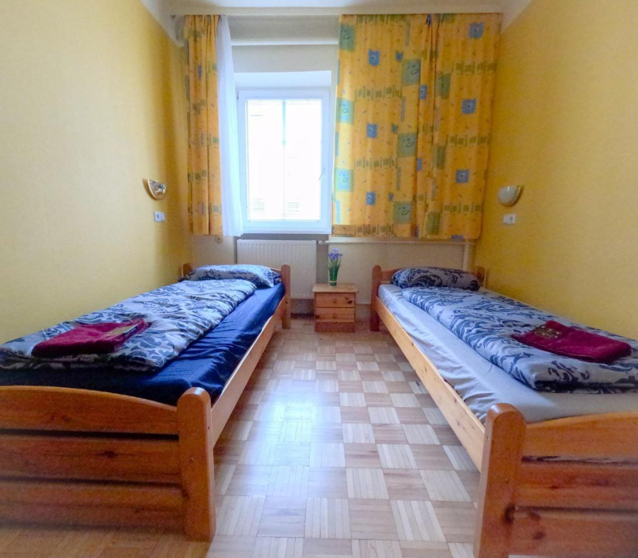 Cozy Rooms - U3 Hutteldorferstrasse Viena Exterior foto