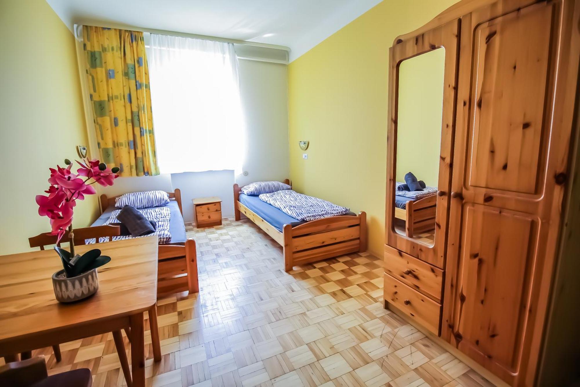 Cozy Rooms - U3 Hutteldorferstrasse Viena Exterior foto