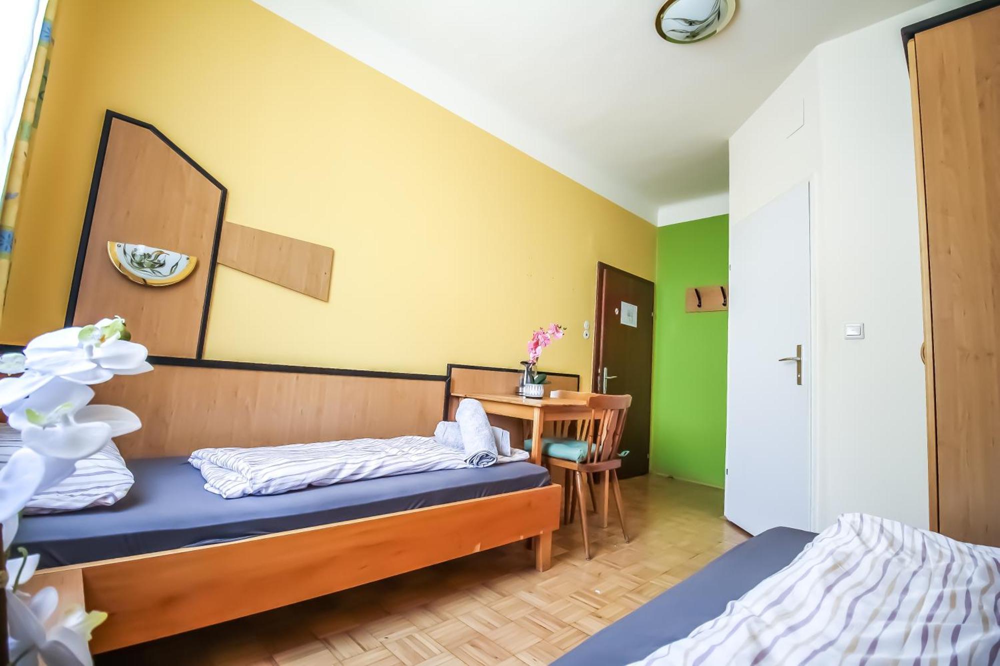 Cozy Rooms - U3 Hutteldorferstrasse Viena Exterior foto