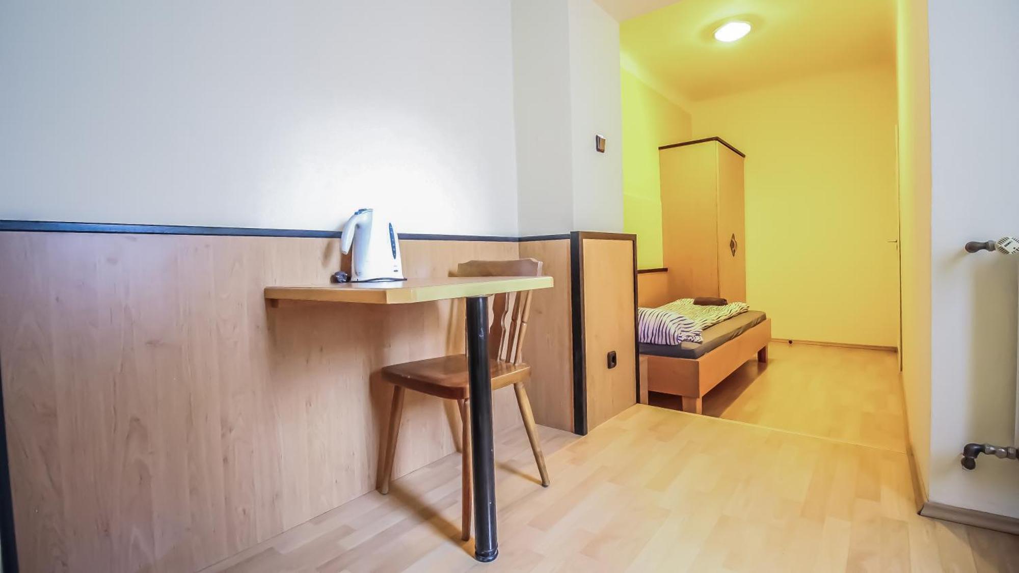 Cozy Rooms - U3 Hutteldorferstrasse Viena Exterior foto